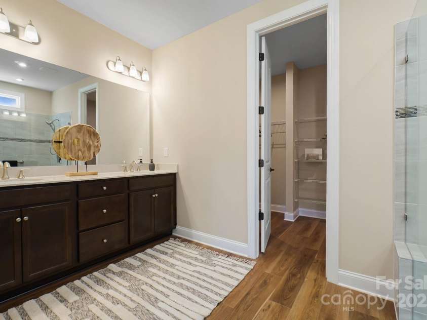 13101 Cozy Court, Charlotte, NC 28215.  MLS# CAR4232874, YatesRealty ID 30134. Primary Bathroom