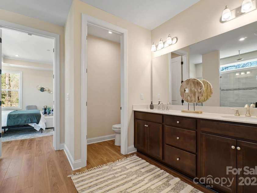 13101 Cozy Court, Charlotte, NC 28215.  MLS# CAR4232874, YatesRealty ID 30134. Primary Bathroom