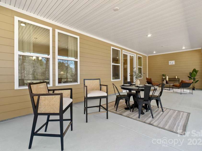 13101 Cozy Court, Charlotte, NC 28215.  MLS# CAR4232874, YatesRealty ID 30134. Screen In Lanai