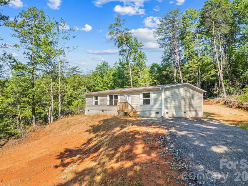257 Brookwood Drive, Marion, NC 28752.  MLS# CAR4391967, YatesRealty ID 30134. 