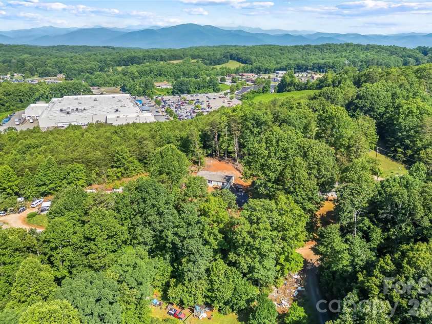 257 Brookwood Drive, Marion, NC 28752.  MLS# CAR4391967, YatesRealty ID 30134. 