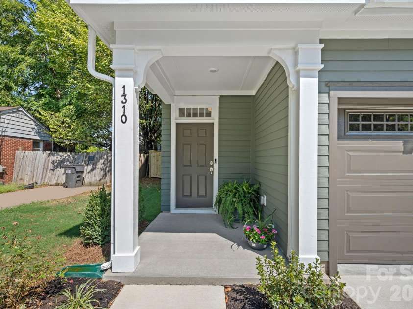 1310 Moretz Avenue, Charlotte, NC 28206.  MLS# CAR4278964, YatesRealty ID 30137. 