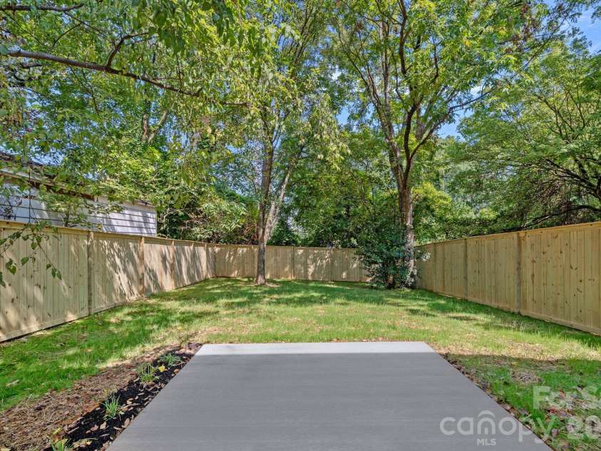 1310 Moretz Avenue, Charlotte, NC 28206.  MLS# CAR4278964, YatesRealty ID 30137. 