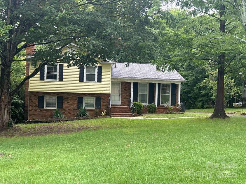 1601 Bonnie Lane, Charlotte, NC 28213.  MLS# CAR4284192, YatesRealty ID 30138. 