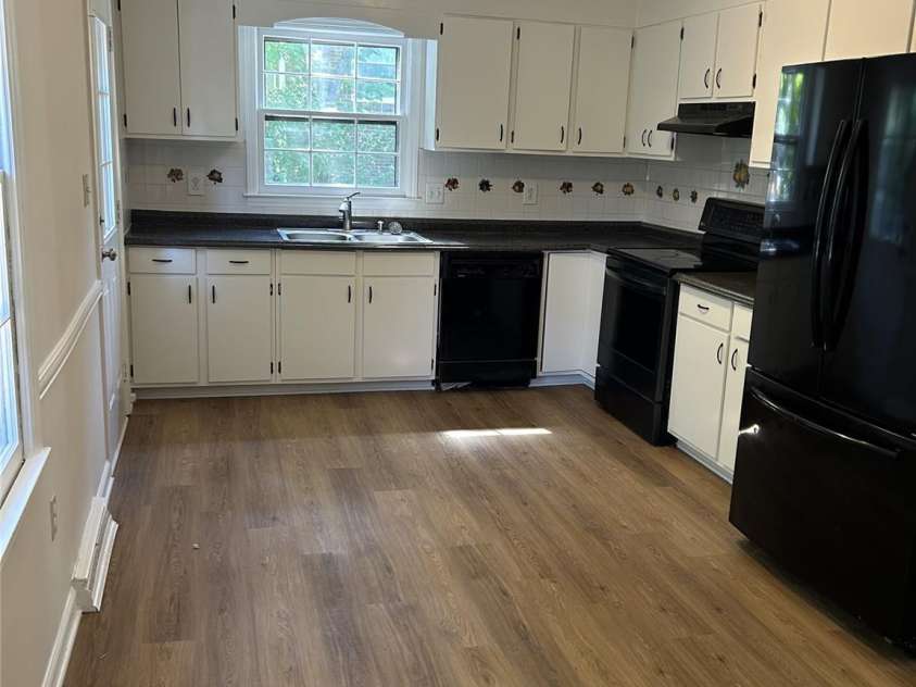 1601 Bonnie Lane, Charlotte, NC 28213.  MLS# CAR4284192, YatesRealty ID 30138. 