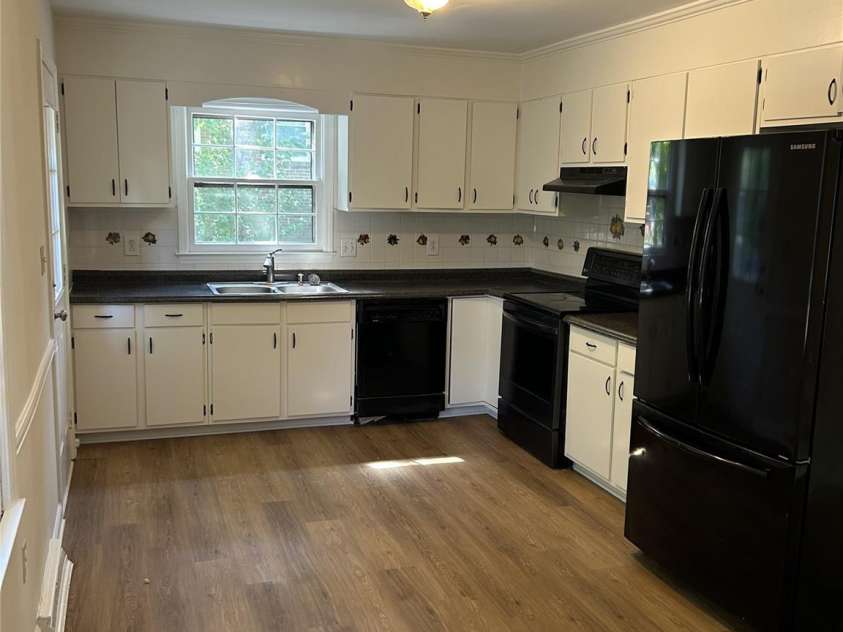 1601 Bonnie Lane, Charlotte, NC 28213.  MLS# CAR4284192, YatesRealty ID 30138. 