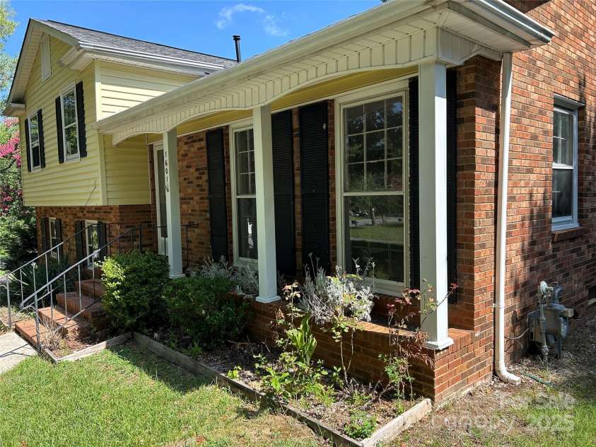 1601 Bonnie Lane, Charlotte, NC 28213.  MLS# CAR4284192, YatesRealty ID 30138. 