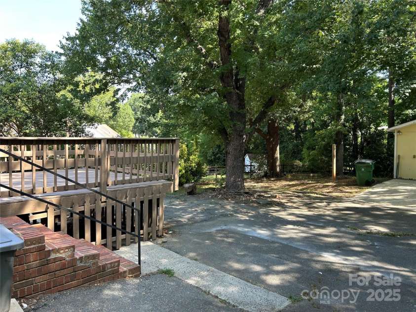 1601 Bonnie Lane, Charlotte, NC 28213.  MLS# CAR4284192, YatesRealty ID 30138. 