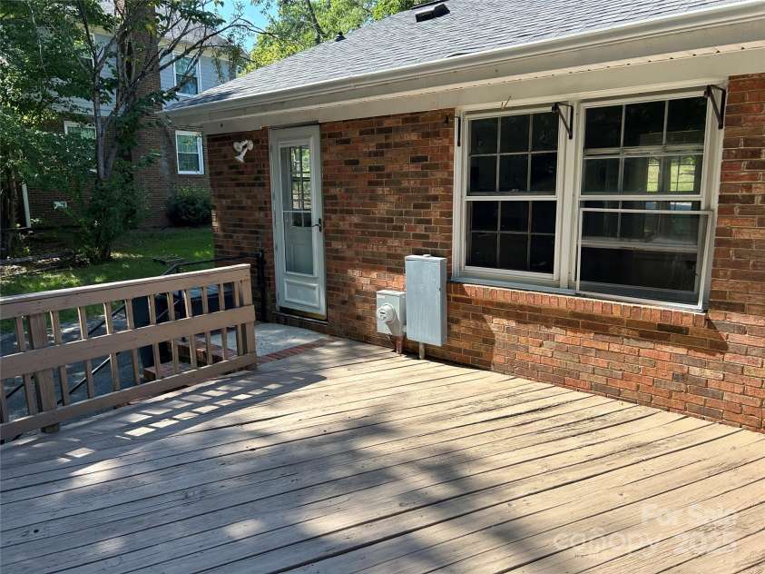 1601 Bonnie Lane, Charlotte, NC 28213.  MLS# CAR4284192, YatesRealty ID 30138. 