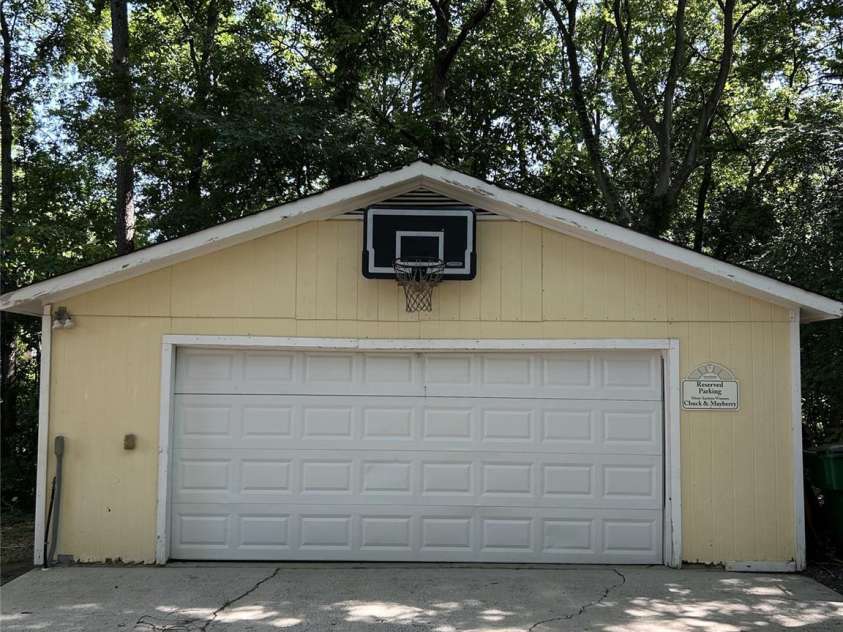 1601 Bonnie Lane, Charlotte, NC 28213.  MLS# CAR4284192, YatesRealty ID 30138. 