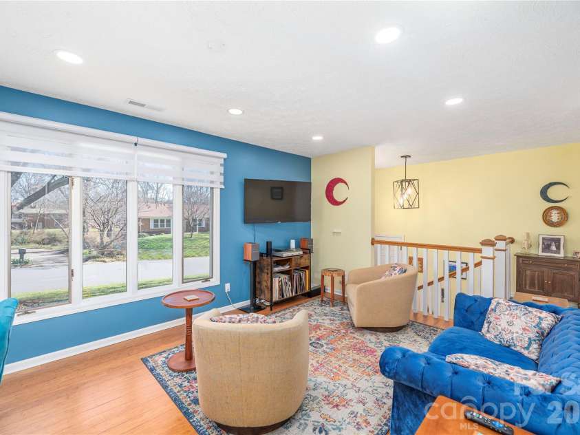 330 Woody Lane, Asheville, NC 28804.  MLS# CAR4354076, YatesRealty ID 30139. 