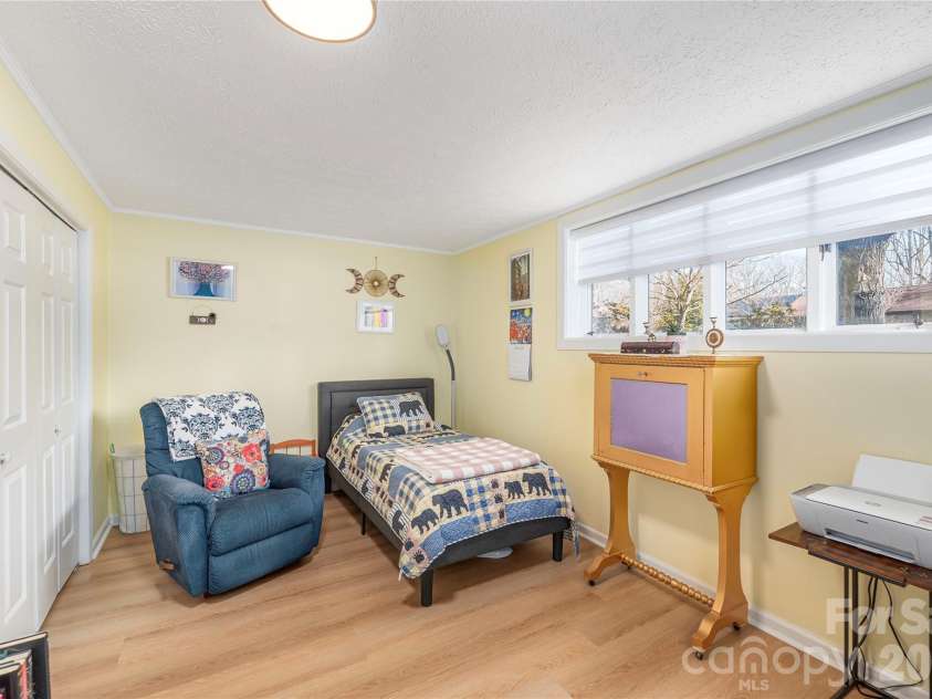 330 Woody Lane, Asheville, NC 28804.  MLS# CAR4354076, YatesRealty ID 30139. 