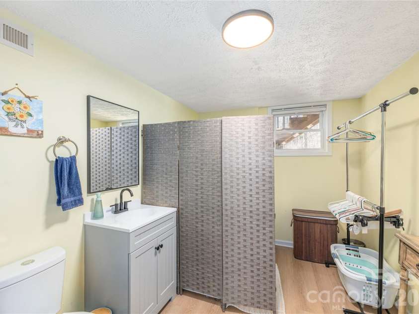 330 Woody Lane, Asheville, NC 28804.  MLS# CAR4354076, YatesRealty ID 30139. 