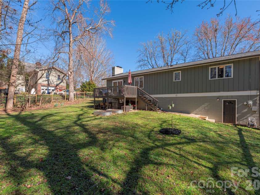 330 Woody Lane, Asheville, NC 28804.  MLS# CAR4354076, YatesRealty ID 30139. 