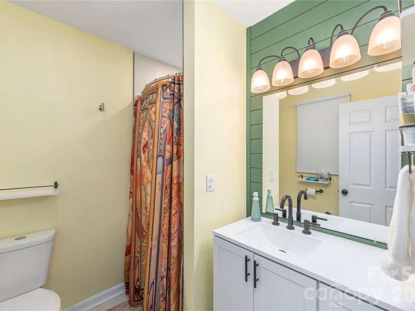 330 Woody Lane, Asheville, NC 28804.  MLS# CAR4354076, YatesRealty ID 30139. Full bath, hallway