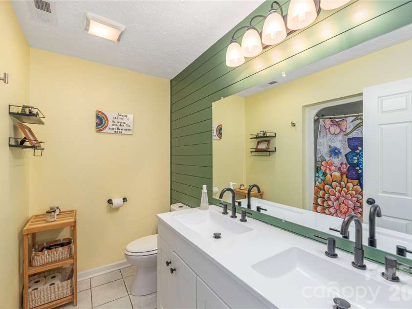 330 Woody Lane, Asheville, NC 28804.  MLS# CAR4354076, YatesRealty ID 30139. Hall bath, full