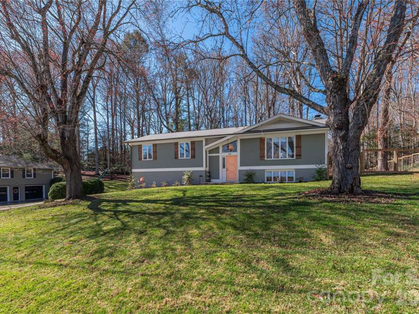 330 Woody Lane, Asheville, NC 28804.  MLS# CAR4354076, YatesRealty ID 30139. Mature Trees