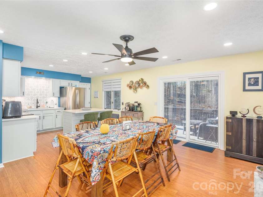 330 Woody Lane, Asheville, NC 28804.  MLS# CAR4354076, YatesRealty ID 30139. Open floor plan