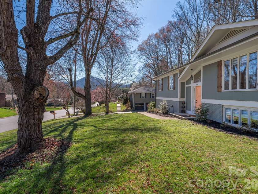330 Woody Lane, Asheville, NC 28804.  MLS# CAR4354076, YatesRealty ID 30139. Welcome!