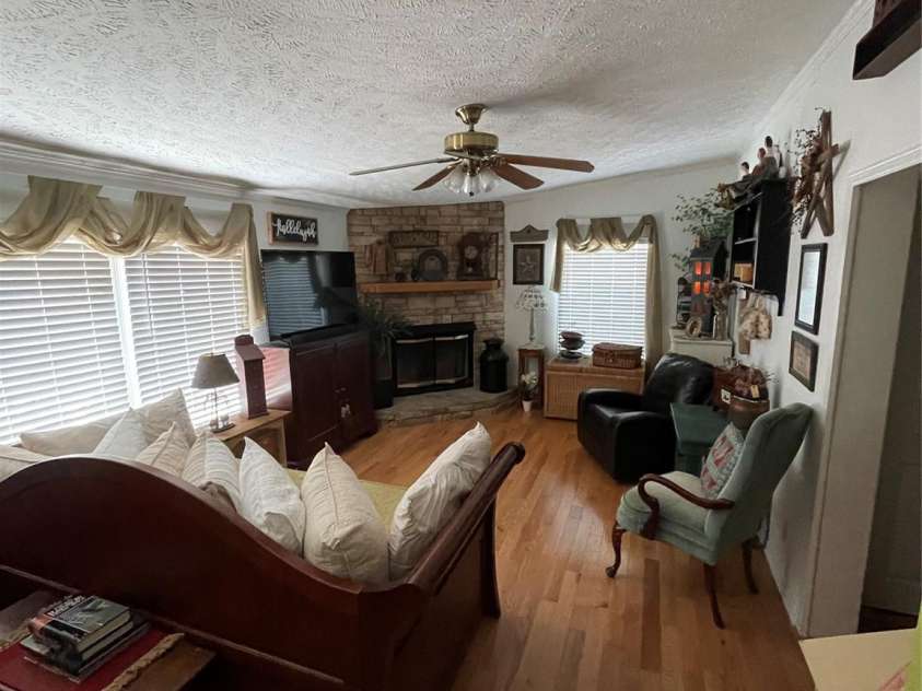 71 Evanwood Place, Hendersonville, NC 28792.  MLS# CAR4286110, YatesRealty ID 30139. 