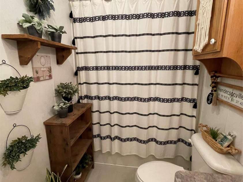 71 Evanwood Place, Hendersonville, NC 28792.  MLS# CAR4286110, YatesRealty ID 30139. 