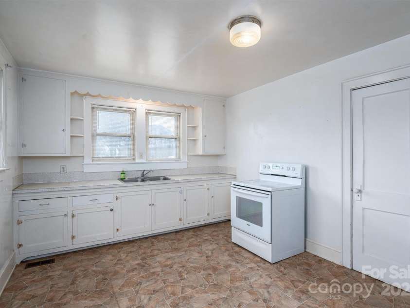 2915 Spencer Road, Conover, NC 28613.  MLS# CAR4237611, YatesRealty ID 3014. 