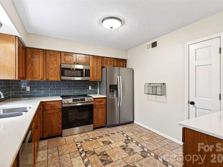 72 Country Club Woods Drive, Spruce Pine, NC 28777.  MLS# CAR4341517, YatesRealty ID 3014. 