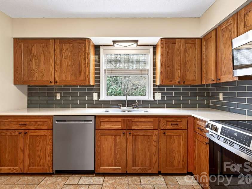 72 Country Club Woods Drive, Spruce Pine, NC 28777.  MLS# CAR4341517, YatesRealty ID 3014. 