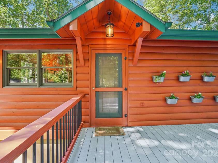 128 Chancery Lane, Waynesville, NC 28786.  MLS# CAR4286966, YatesRealty ID 30140. 