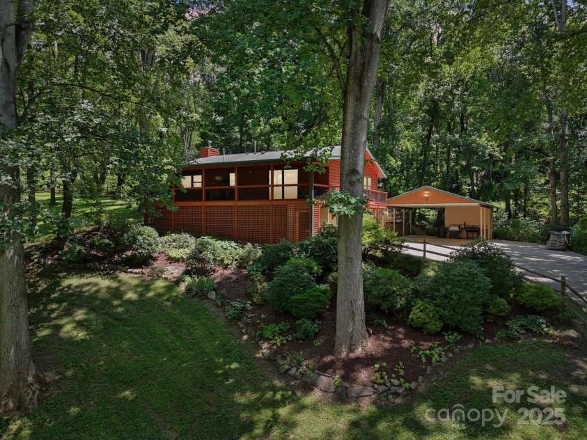 128 Chancery Lane, Waynesville, NC 28786.  MLS# CAR4286966, YatesRealty ID 30140. 