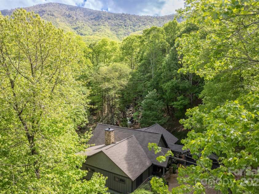 350 Celo Cove Drive, Burnsville, NC 28714.  MLS# CAR4257220, YatesRealty ID 30142. 