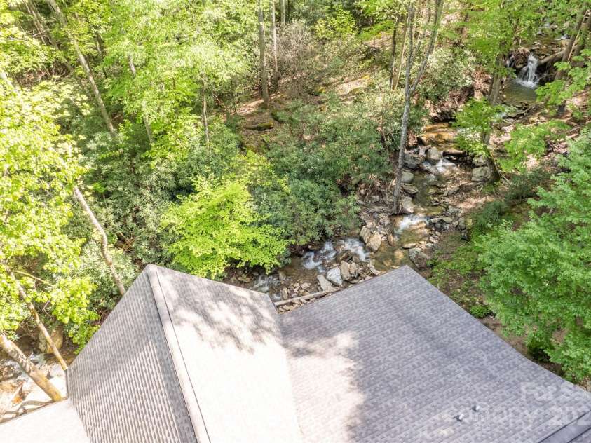 350 Celo Cove Drive, Burnsville, NC 28714.  MLS# CAR4257220, YatesRealty ID 30142. 