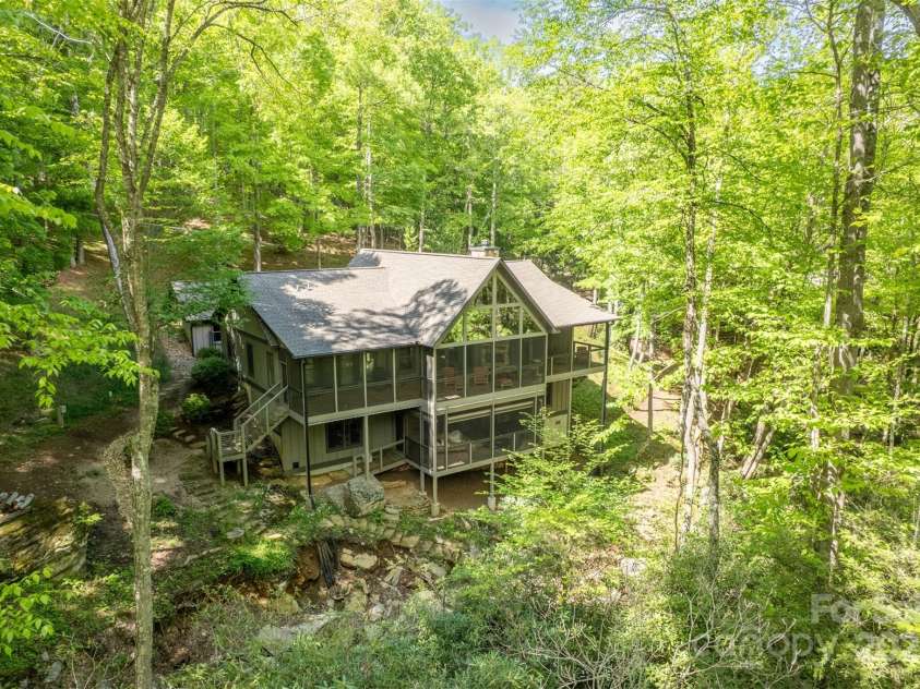 350 Celo Cove Drive, Burnsville, NC 28714.  MLS# CAR4257220, YatesRealty ID 30142. 