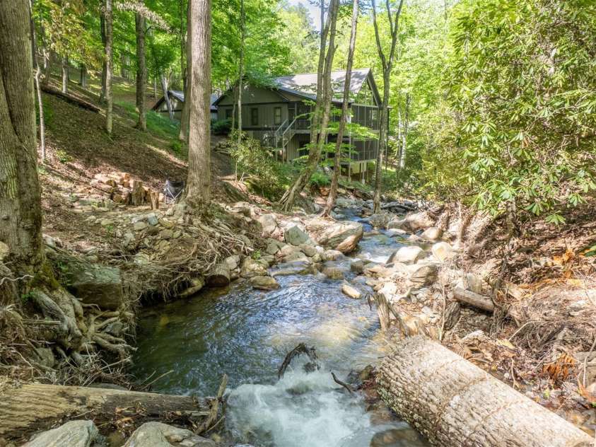 350 Celo Cove Drive, Burnsville, NC 28714.  MLS# CAR4257220, YatesRealty ID 30142. 