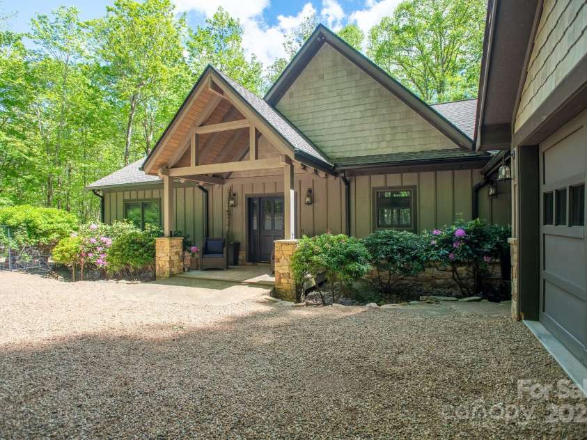 350 Celo Cove Drive, Burnsville, NC 28714.  MLS# CAR4257220, YatesRealty ID 30142. 