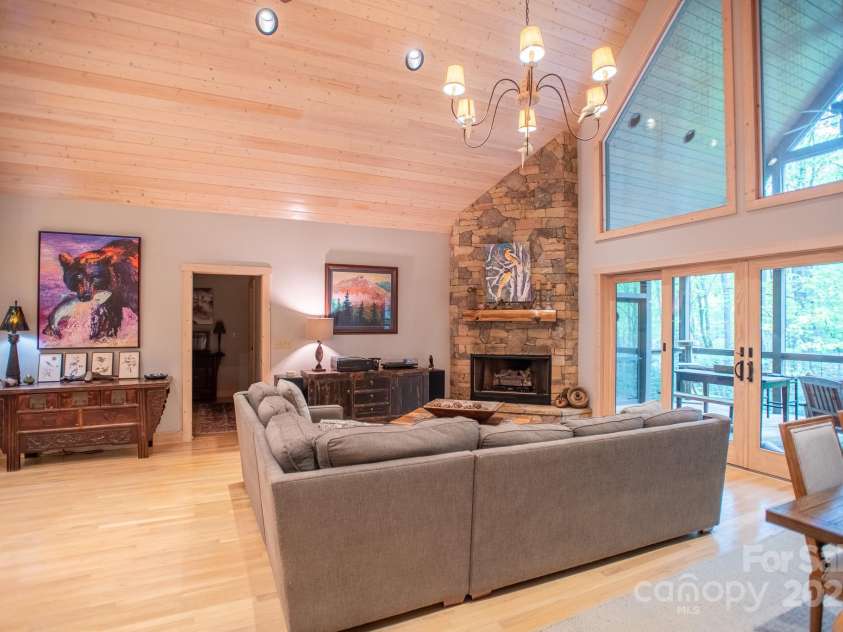 350 Celo Cove Drive, Burnsville, NC 28714.  MLS# CAR4257220, YatesRealty ID 30142. 