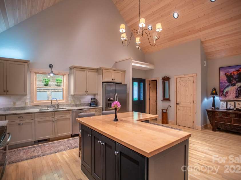 350 Celo Cove Drive, Burnsville, NC 28714.  MLS# CAR4257220, YatesRealty ID 30142. 