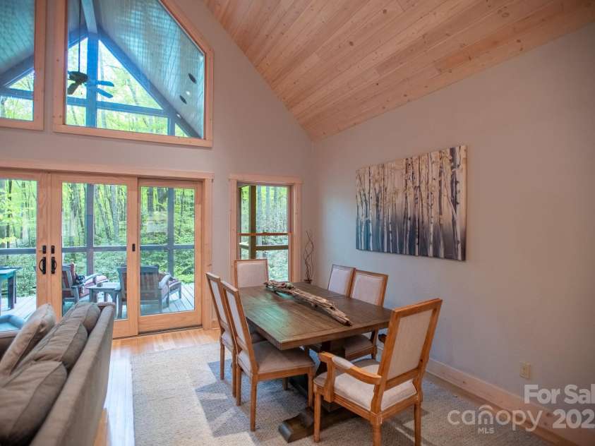 350 Celo Cove Drive, Burnsville, NC 28714.  MLS# CAR4257220, YatesRealty ID 30142. 