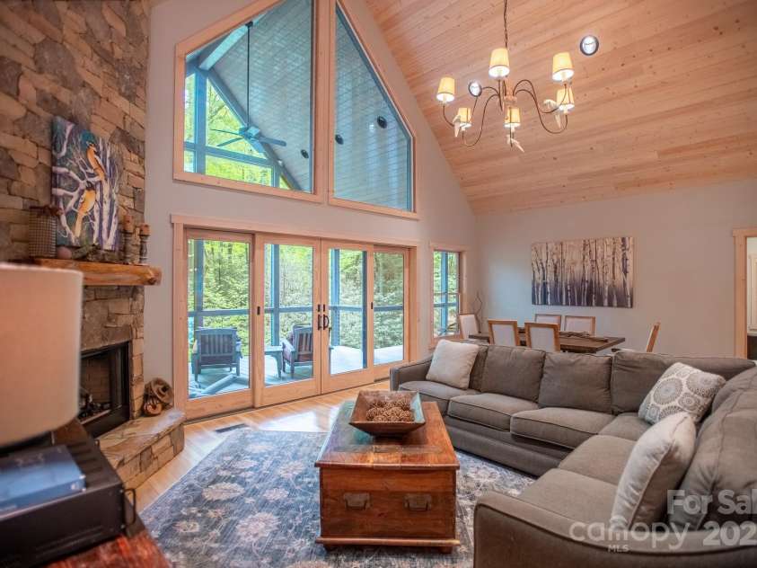 350 Celo Cove Drive, Burnsville, NC 28714.  MLS# CAR4257220, YatesRealty ID 30142. 