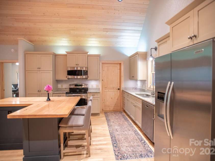350 Celo Cove Drive, Burnsville, NC 28714.  MLS# CAR4257220, YatesRealty ID 30142. 