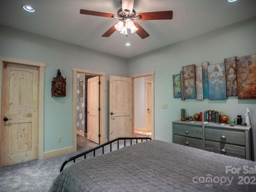350 Celo Cove Drive, Burnsville, NC 28714.  MLS# CAR4257220, YatesRealty ID 30142. 