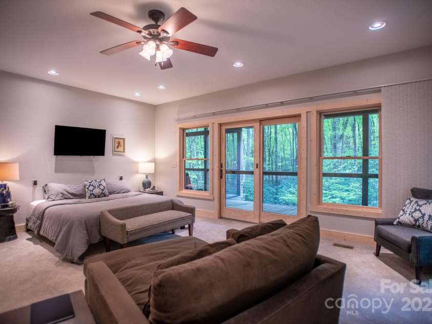 350 Celo Cove Drive, Burnsville, NC 28714.  MLS# CAR4257220, YatesRealty ID 30142. 
