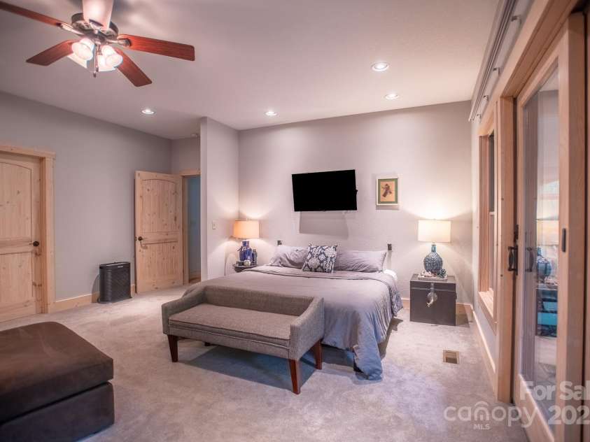 350 Celo Cove Drive, Burnsville, NC 28714.  MLS# CAR4257220, YatesRealty ID 30142. 