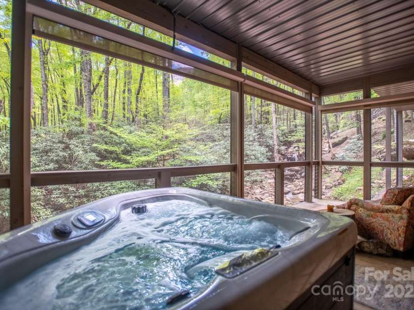 350 Celo Cove Drive, Burnsville, NC 28714.  MLS# CAR4257220, YatesRealty ID 30142. 