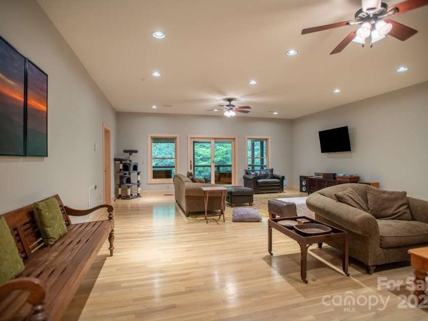 350 Celo Cove Drive, Burnsville, NC 28714.  MLS# CAR4257220, YatesRealty ID 30142. 
