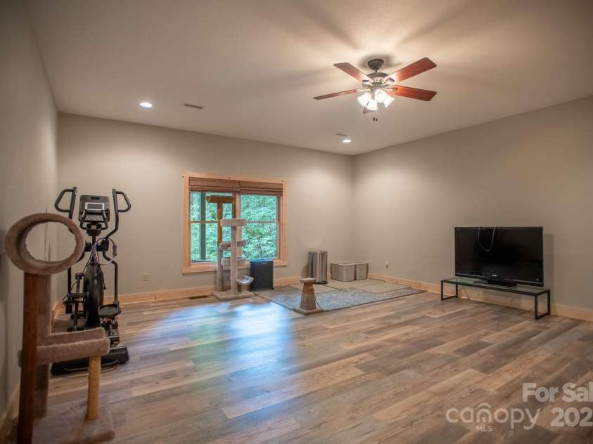 350 Celo Cove Drive, Burnsville, NC 28714.  MLS# CAR4257220, YatesRealty ID 30142. 