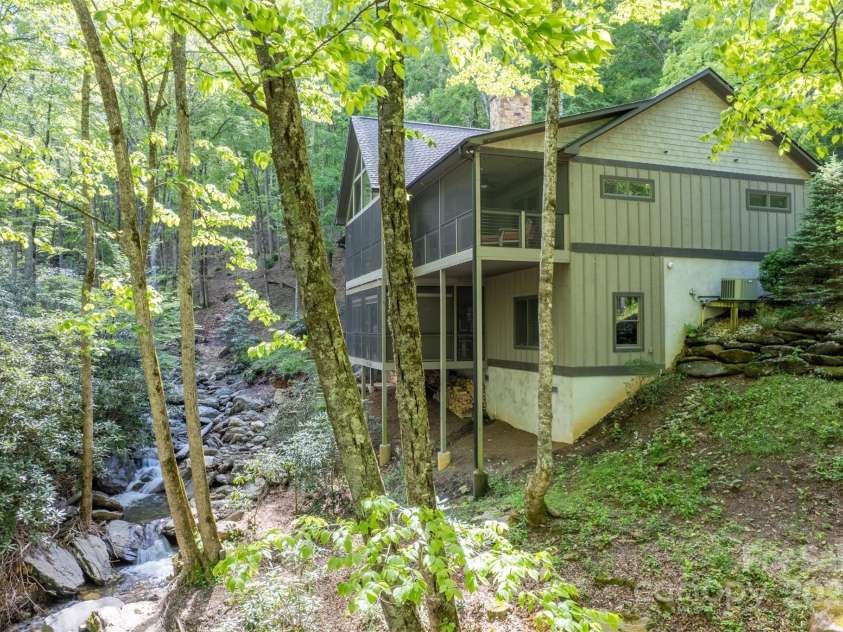 350 Celo Cove Drive, Burnsville, NC 28714.  MLS# CAR4257220, YatesRealty ID 30142. 