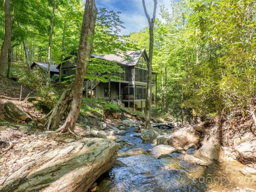 350 Celo Cove Drive, Burnsville, NC 28714.  MLS# CAR4257220, YatesRealty ID 30142. 