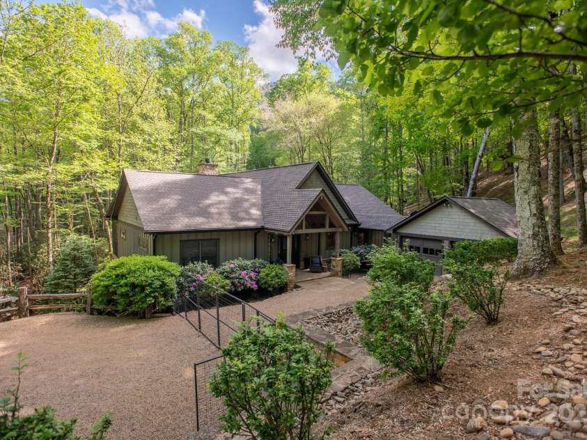 350 Celo Cove Drive, Burnsville, NC 28714.  MLS# CAR4257220, YatesRealty ID 30142. 