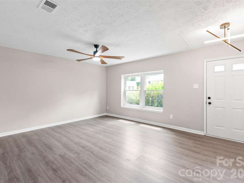 1221 Scaleybark Road, Charlotte, NC 28209.  MLS# CAR4392936, YatesRealty ID 30143. 